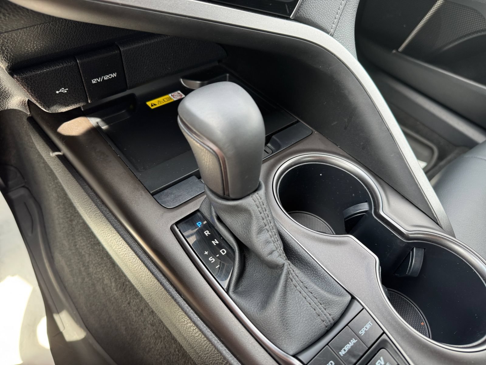 Used 2023 Toyota Camry SE w/ Audio Upgrade Package FWD image 7