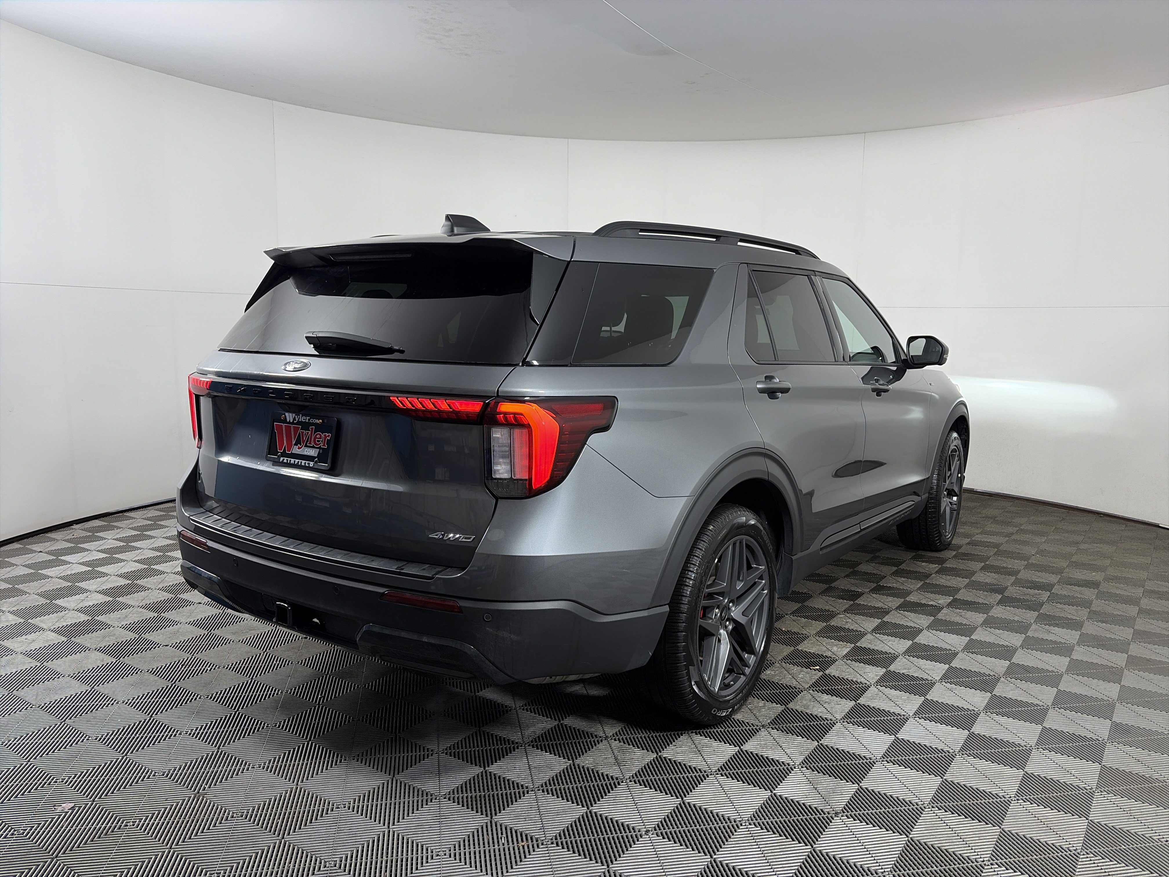 Used 2025 Ford Explorer ST-Line w/ ST-Line Street Pack image 21