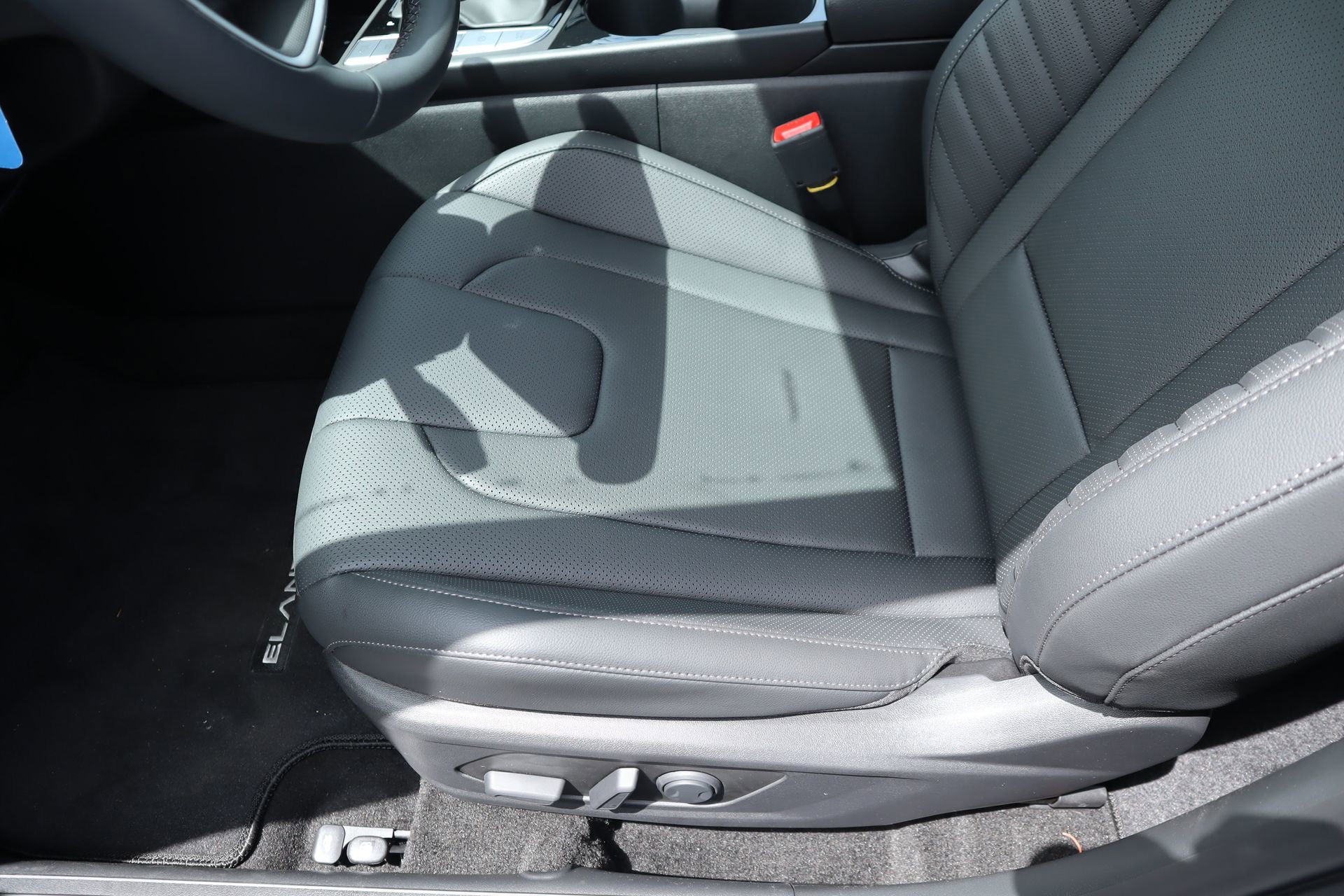 New 2026 Hyundai Elantra Limited FWD image 12