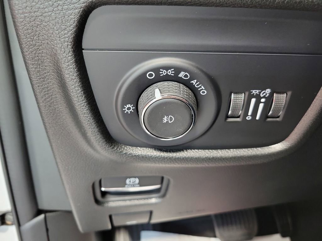 New 2025 Jeep Grand Cherokee L Limited w/ Black Appearance Package image 25