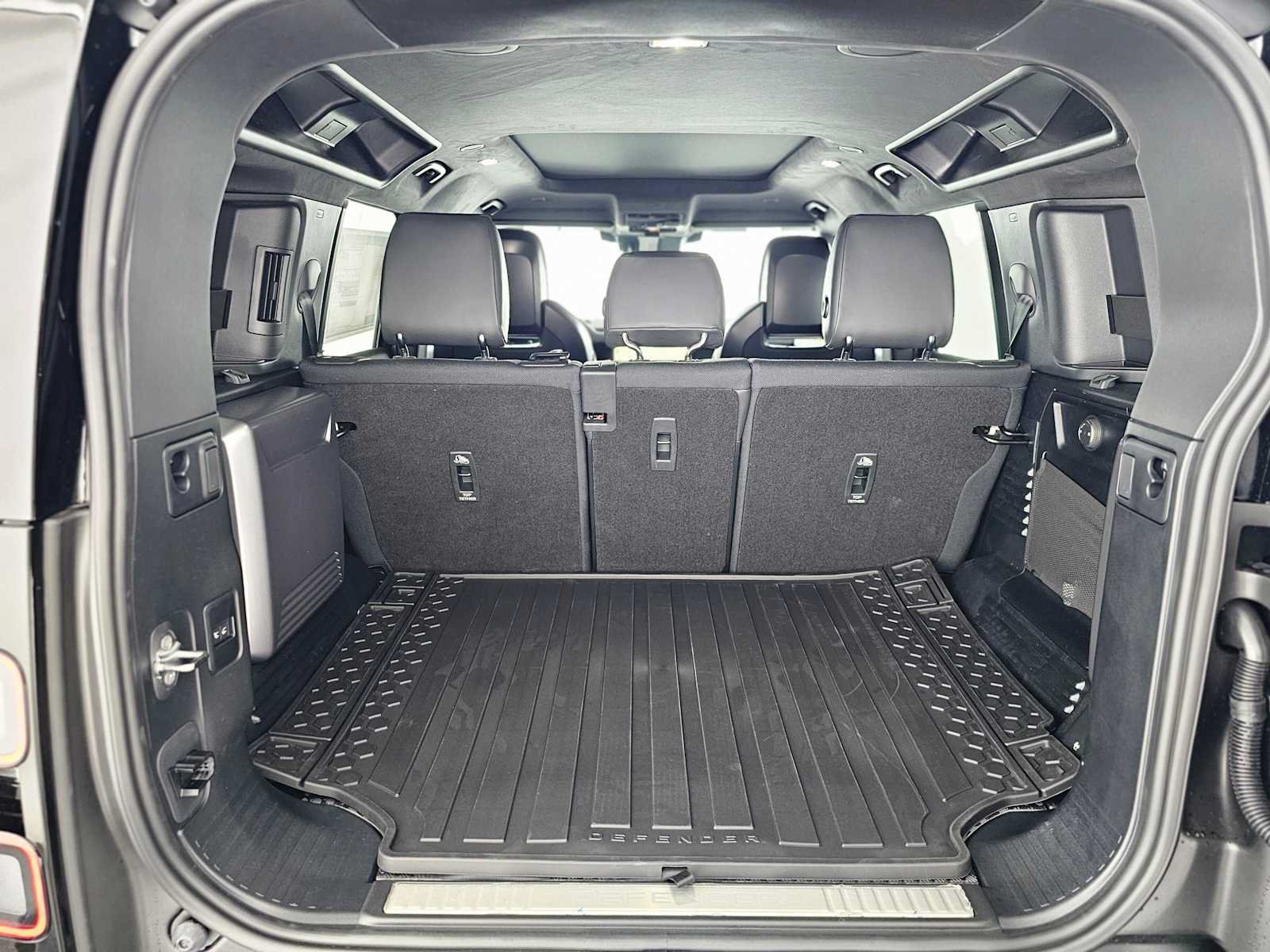 New 2026 Land Rover Defender 110 OCTA AWD/4WD image 14