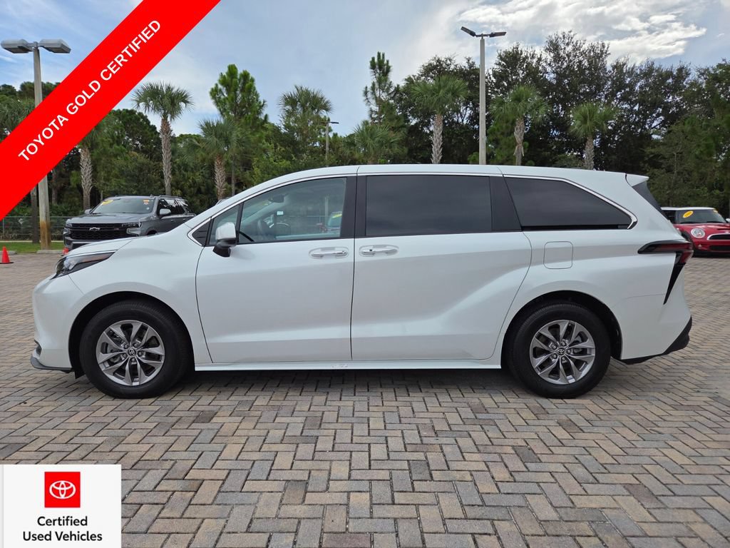 Certified 2025 Toyota Sienna XLE FWD image 8