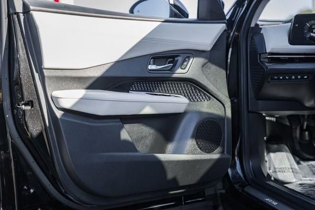 Used 2023 Nissan Ariya AWD image 36