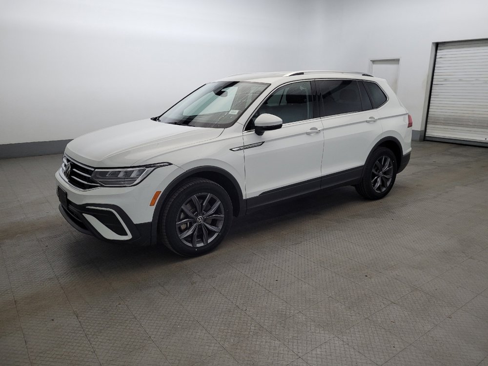Used 2022 Volkswagen Tiguan SE image 2