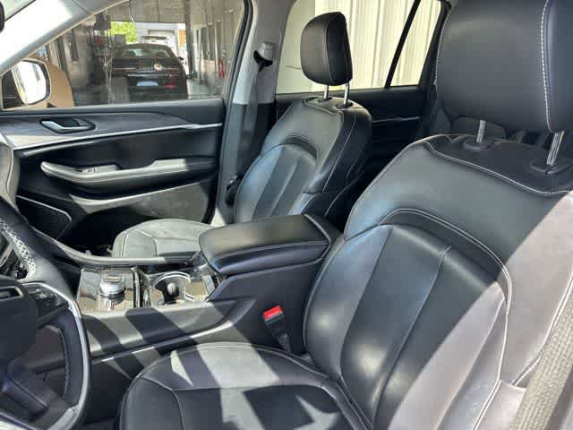 Used 2022 Jeep Grand Cherokee Limited AWD/4WD image 3
