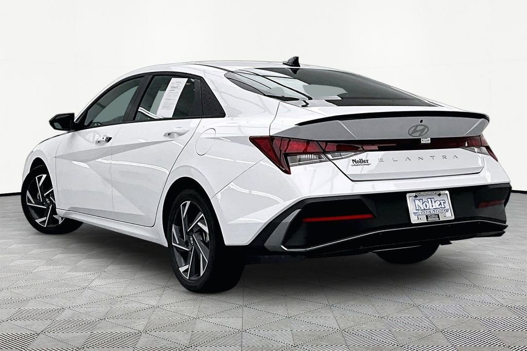 Used 2025 Hyundai Elantra Sport FWD image 13