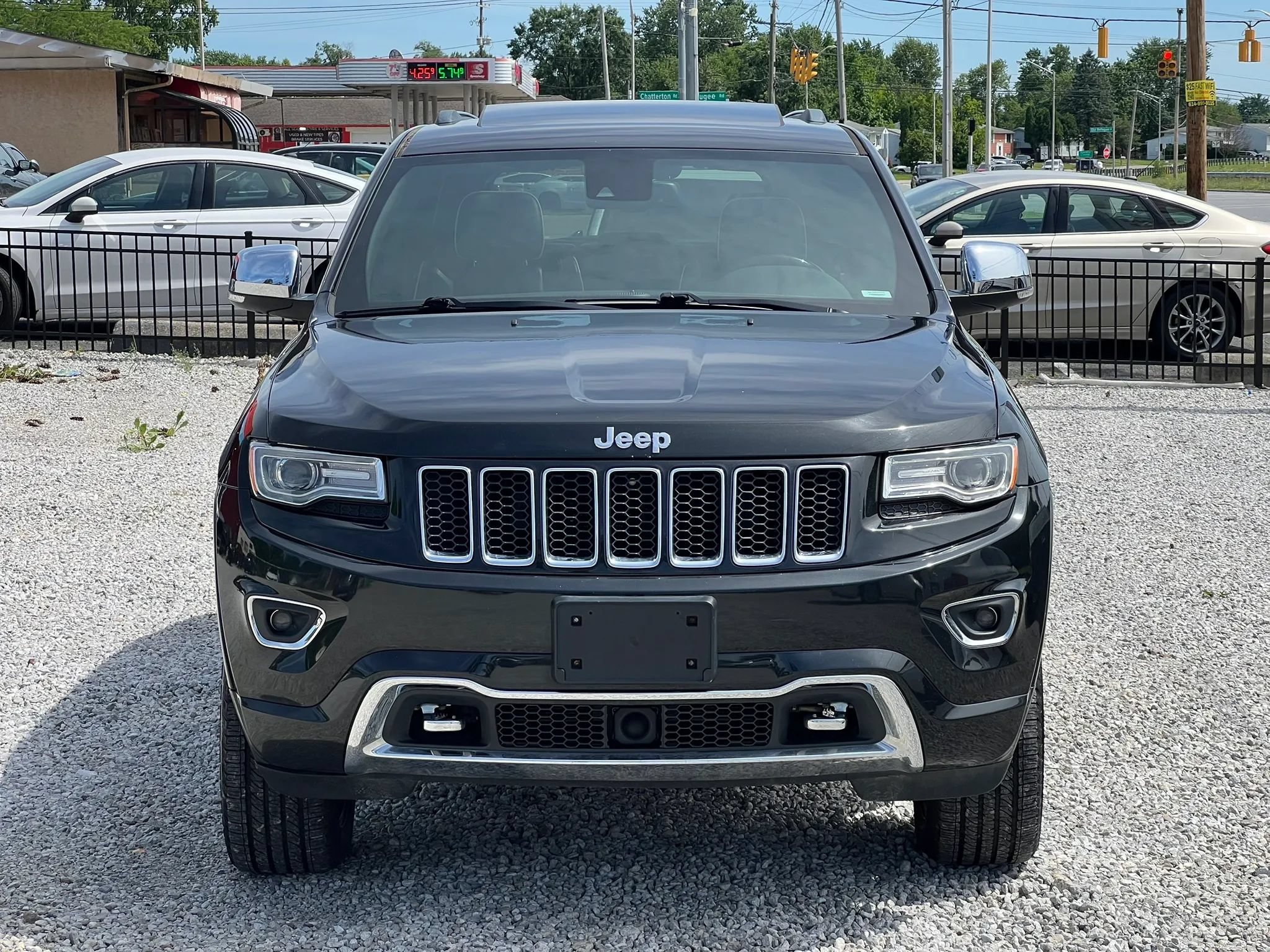Used 2015 Jeep Grand Cherokee Overland w/ Advanced Technology Group AWD/4WD image 2