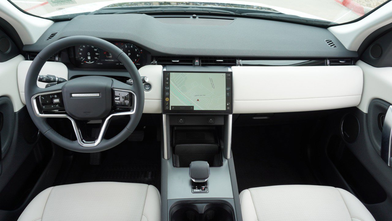 Used 2025 Land Rover Discovery Sport S image 25
