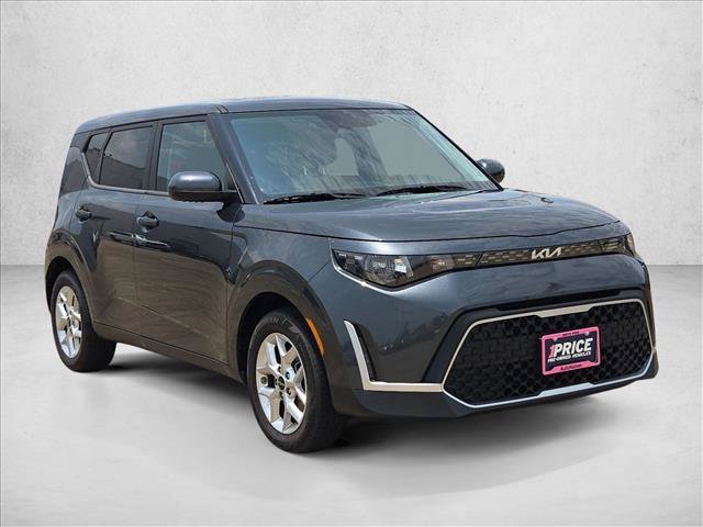 Used 2025 Kia Soul LX w/ LX Technology Package FWD image 3