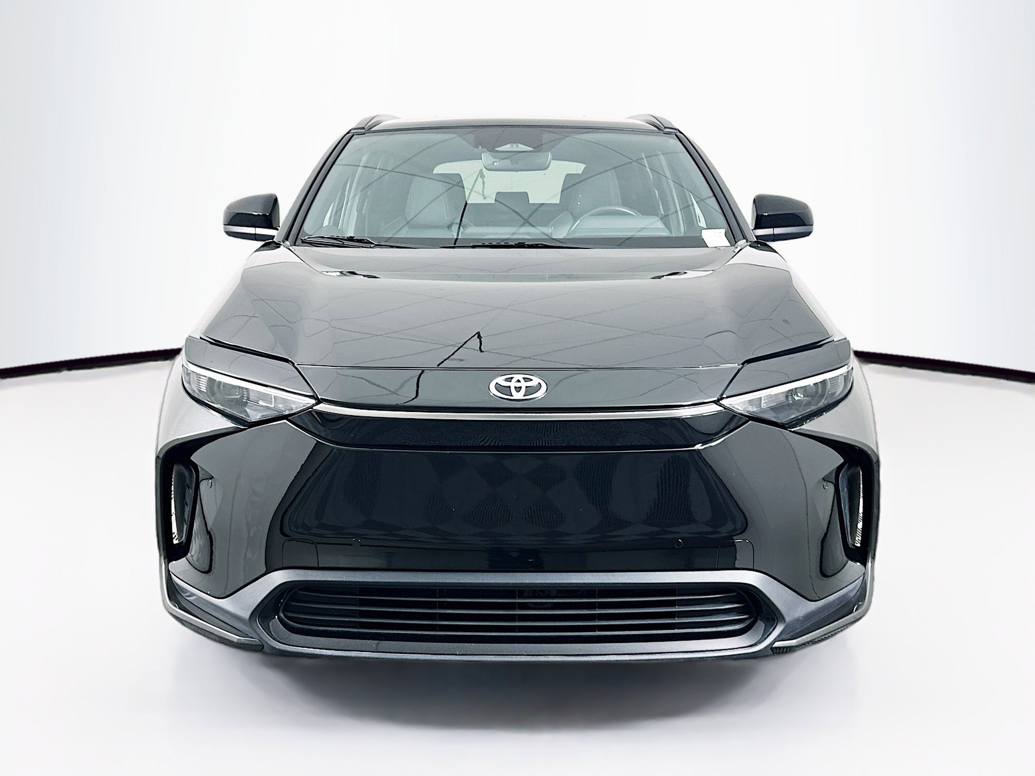 Used 2023 Toyota bZ4X XLE w/ Weather Package image 2