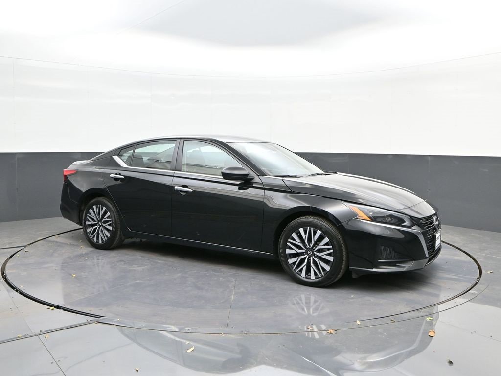 Used 2024 Nissan Altima 2.5 SV image 17