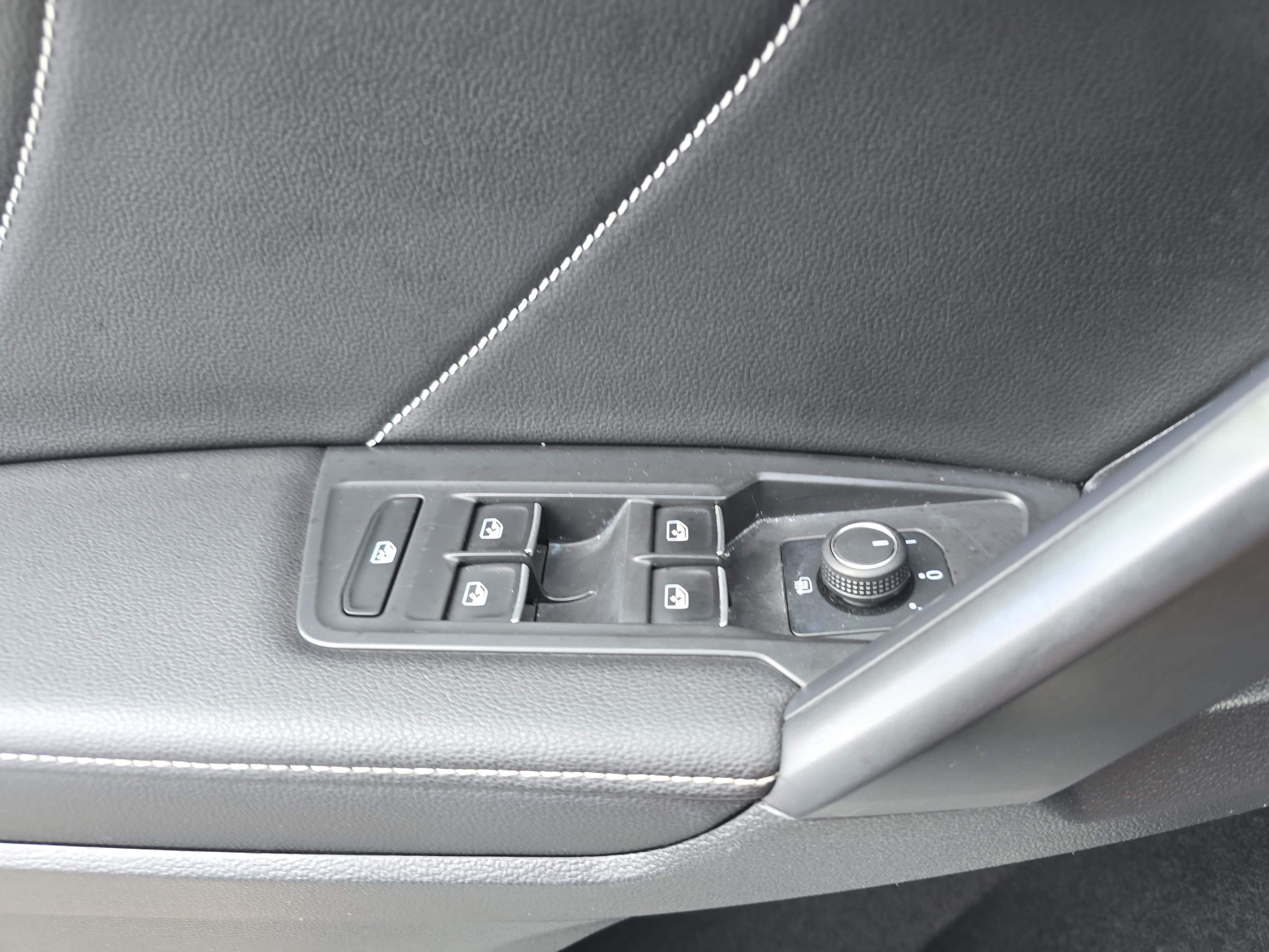 Used 2022 Volkswagen Tiguan SE FWD image 29