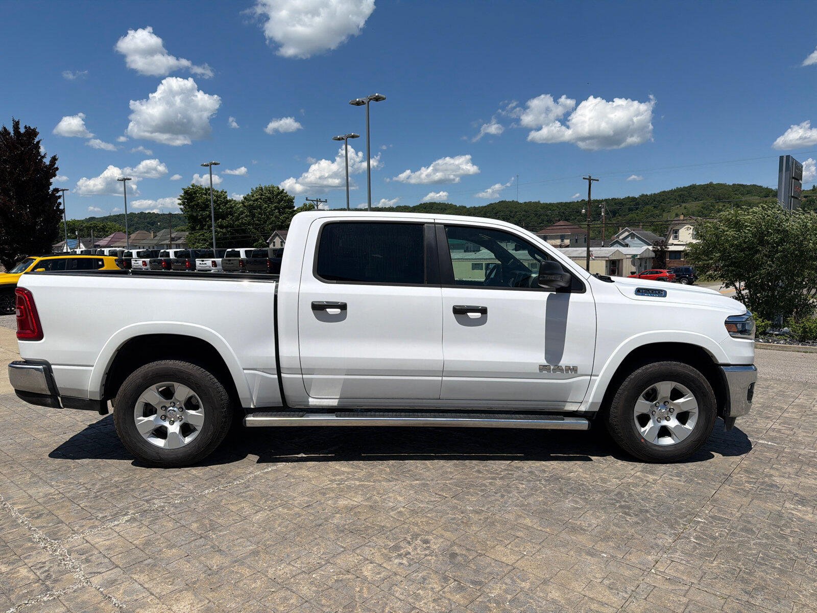 Used 2025 RAM 1500 Big Horn AWD/4WD image 9