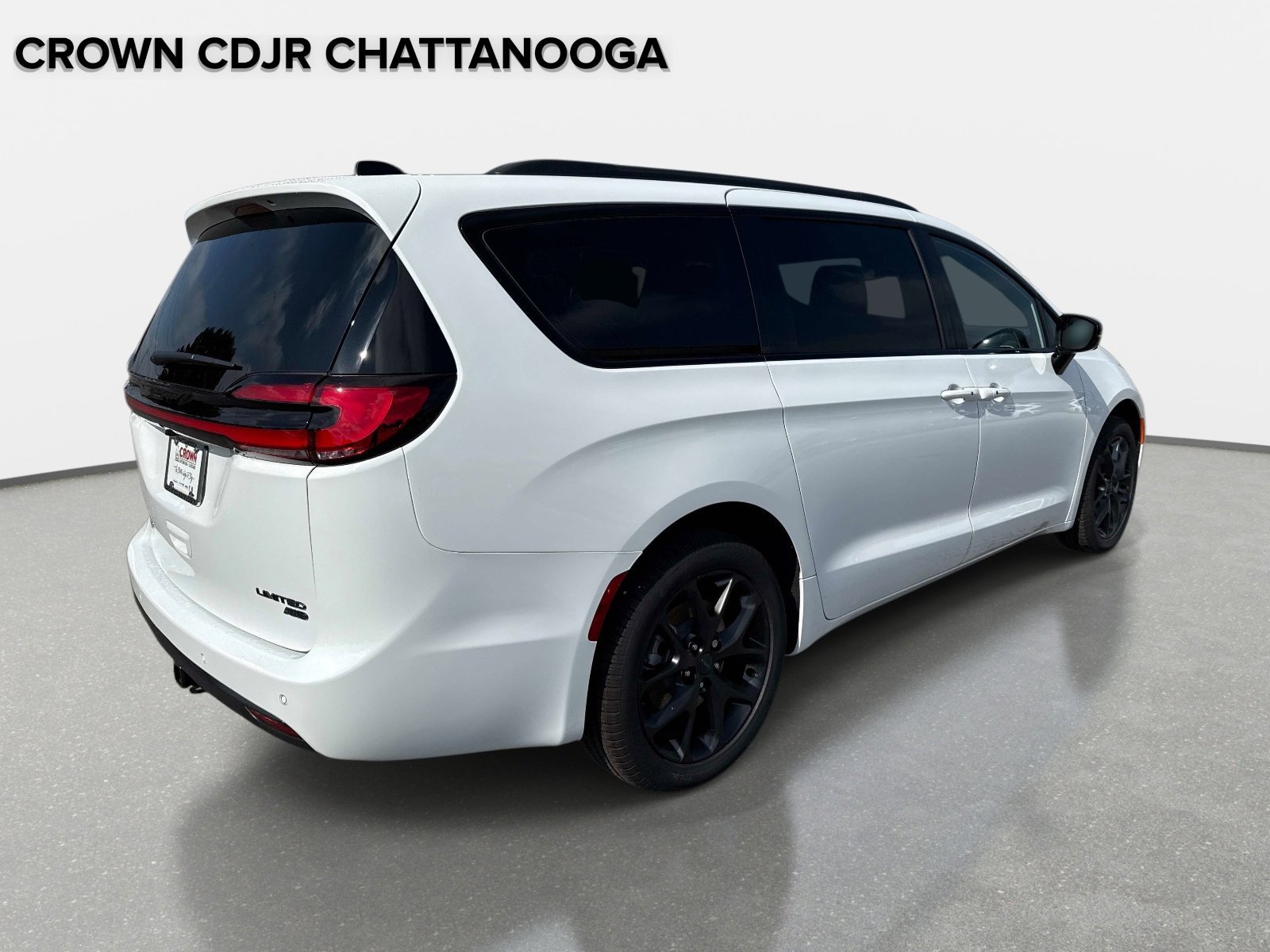 New 2027 Chrysler Pacifica Limited AWD/4WD image 4