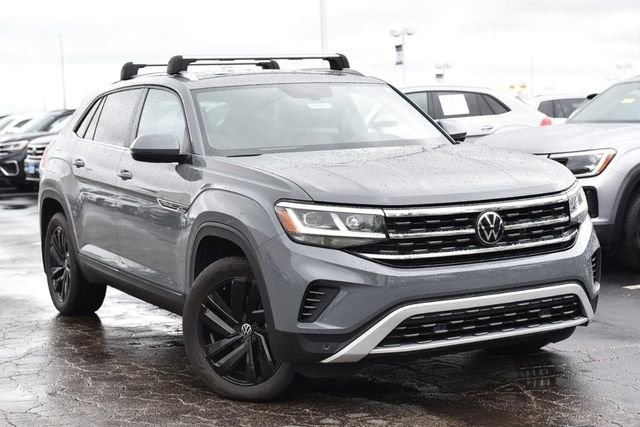 Certified 2023 Volkswagen Atlas Cross Sport SE w/ Panoramic Sunroof Package image 2