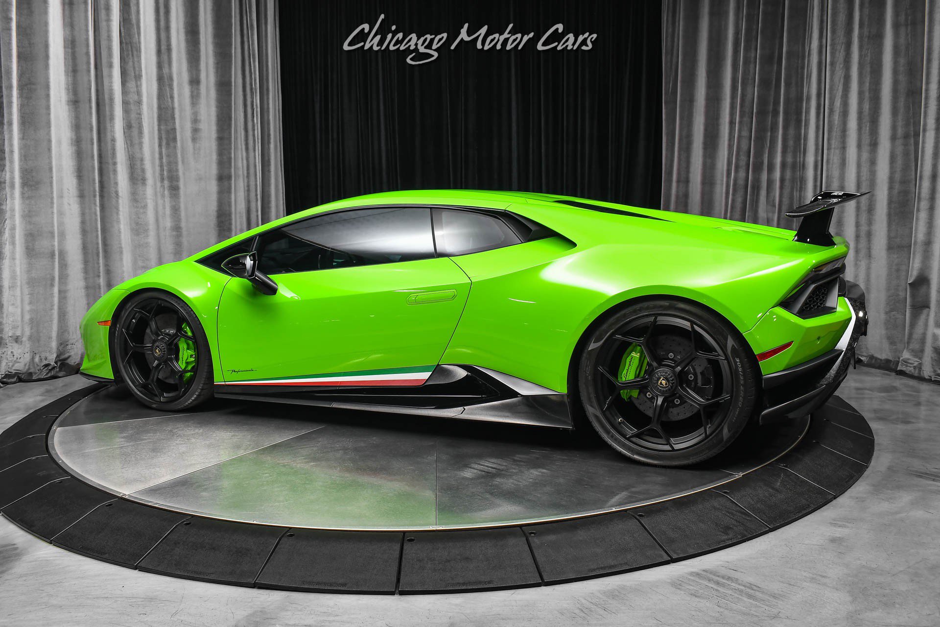 Used 2018 Lamborghini Huracan Performante AWD/4WD image 3