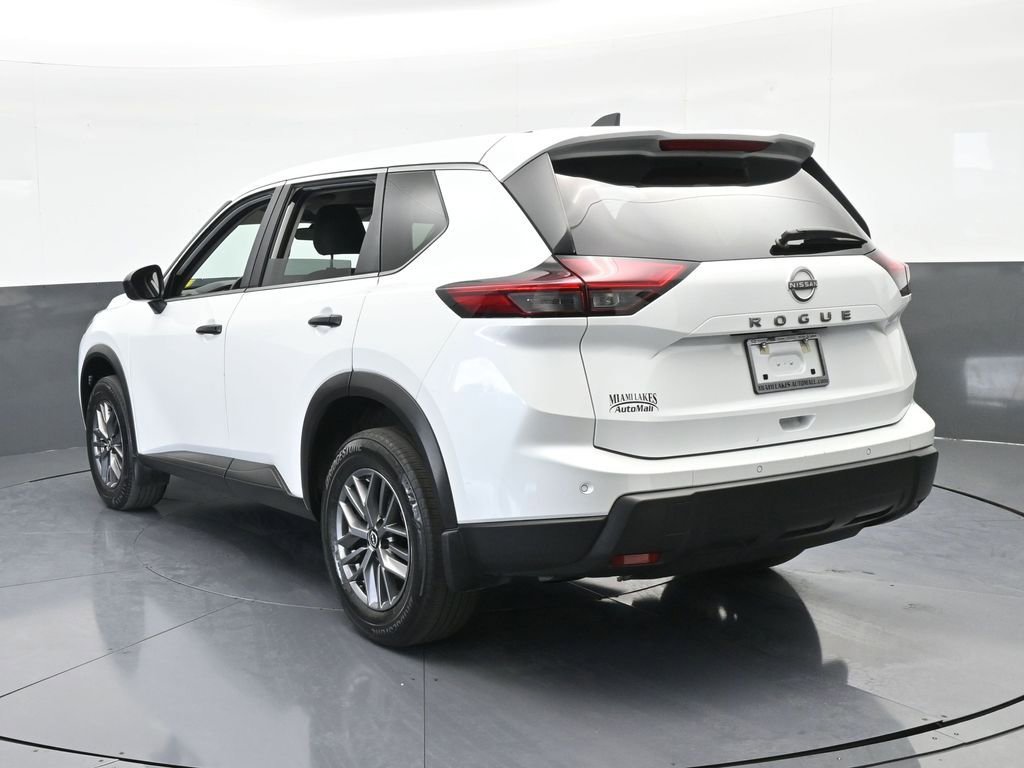 Used 2024 Nissan Rogue S image 4