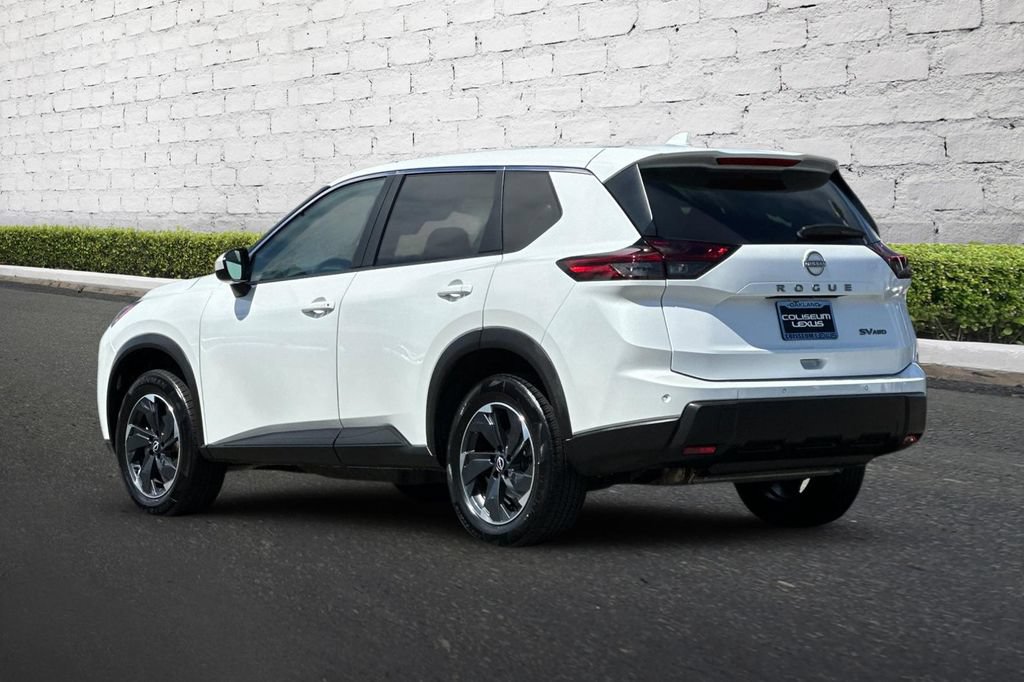 Used 2024 Nissan Rogue SV AWD/4WD image 6