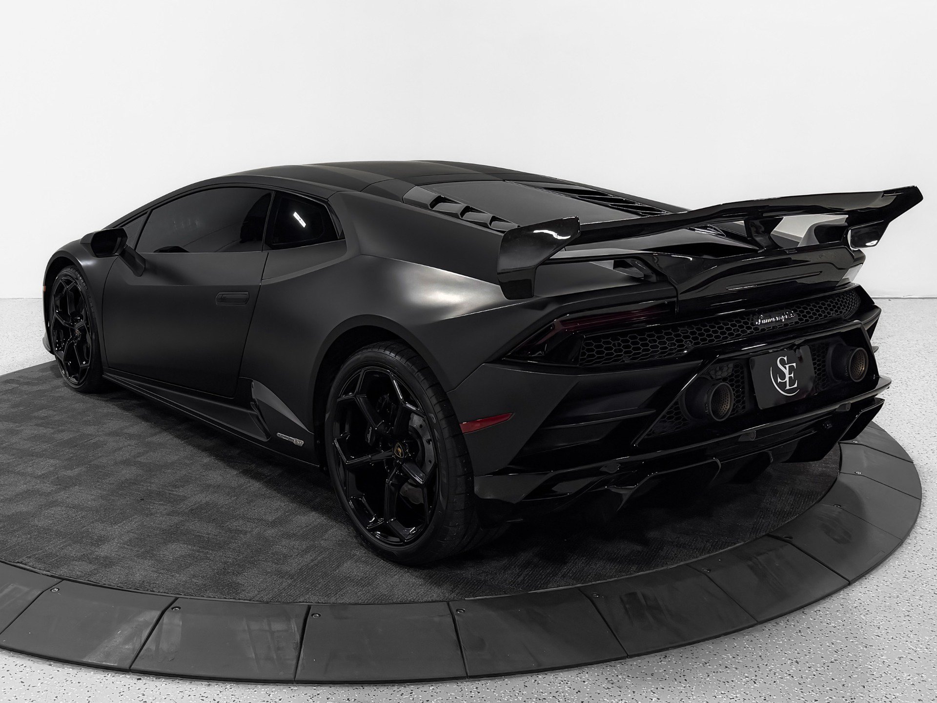 Used 2021 Lamborghini Huracan EVO RWD image 4