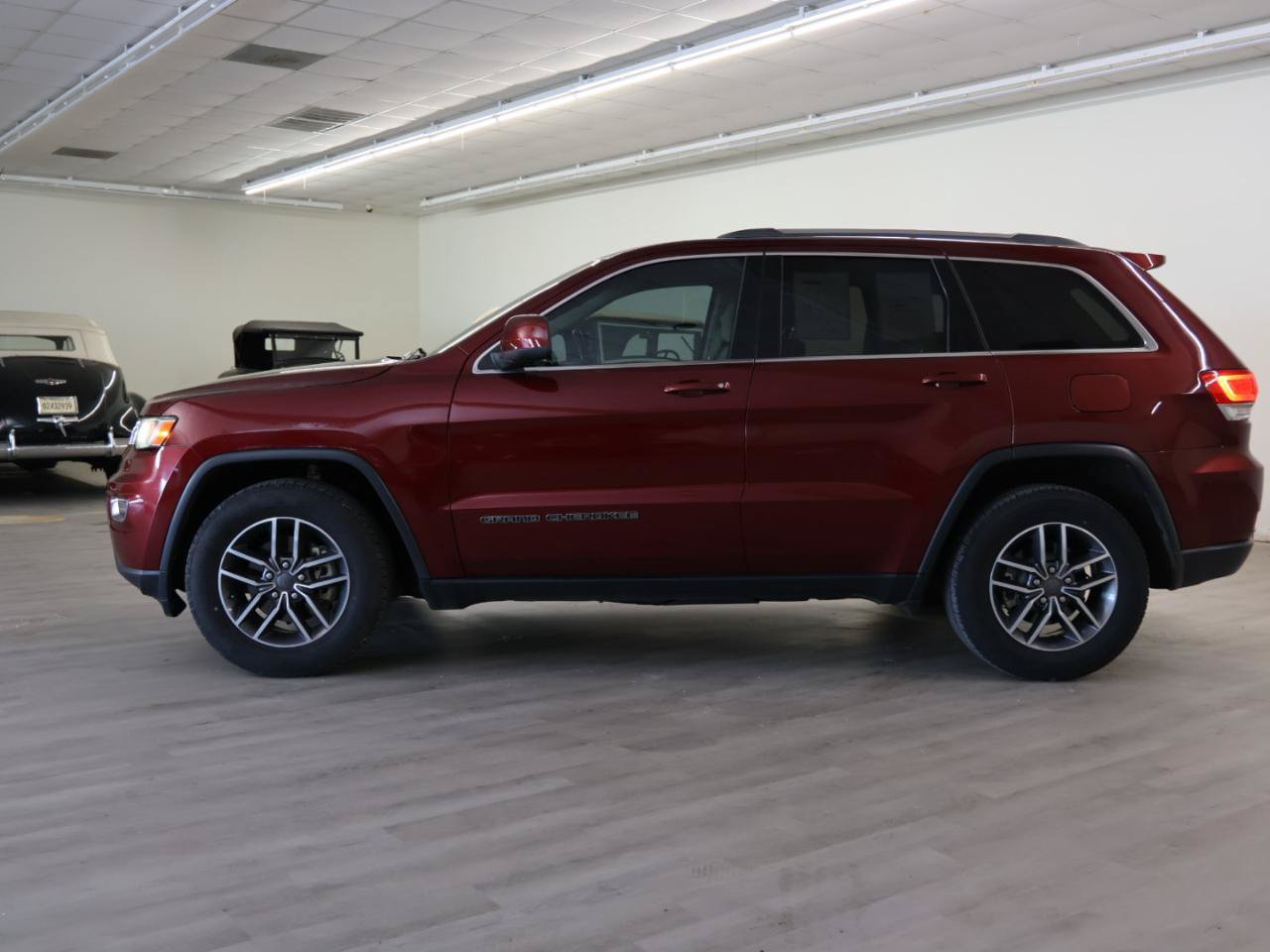 Used 2019 Jeep Grand Cherokee Laredo w/ 18" Wheel & 8.4" Radio Group RWD image 6