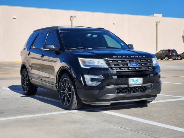 Used 2017 Ford Explorer XLT w/ Equipment Group 202A image 3