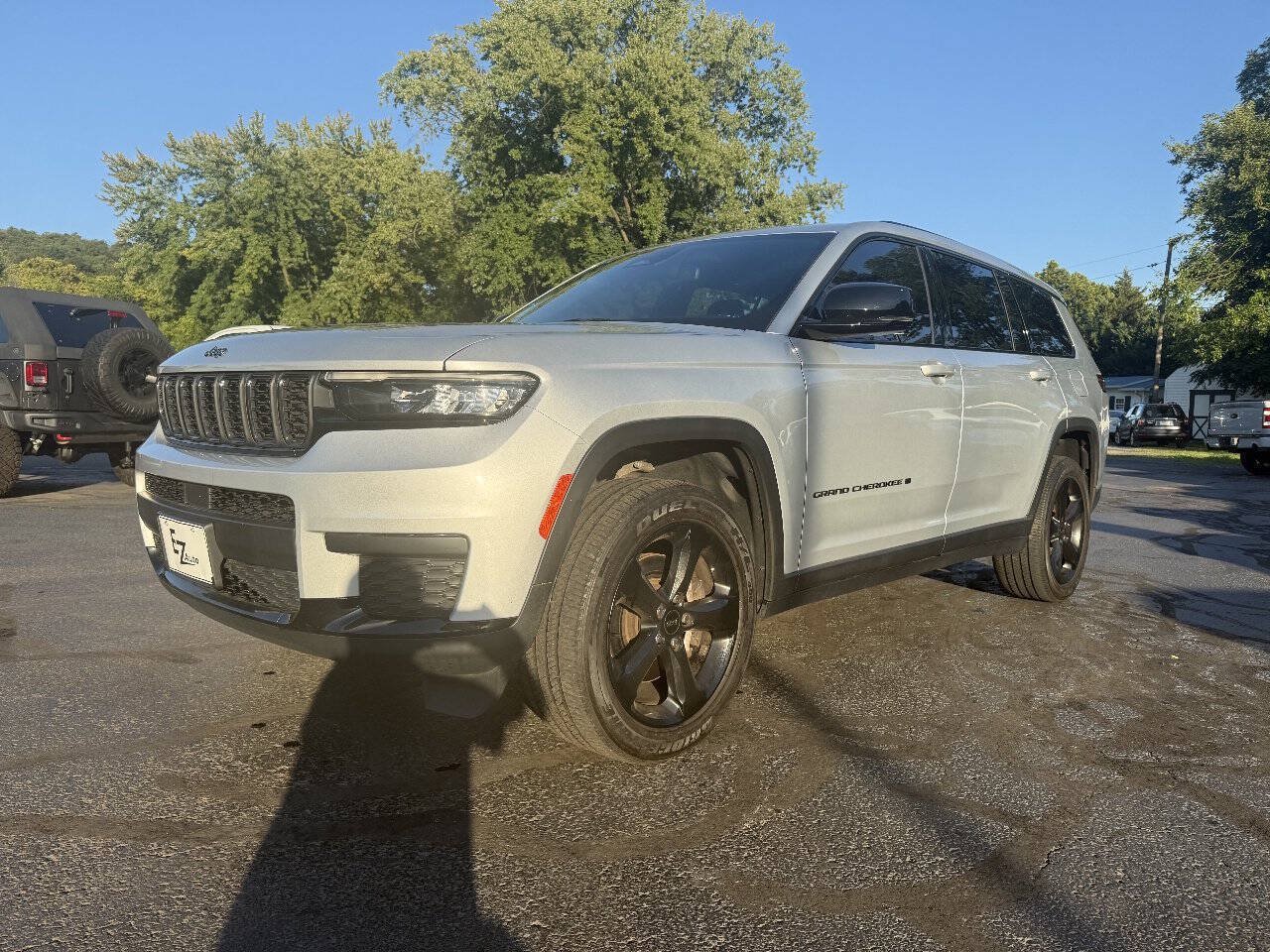 Used 2023 Jeep Grand Cherokee L Laredo AWD/4WD image 4
