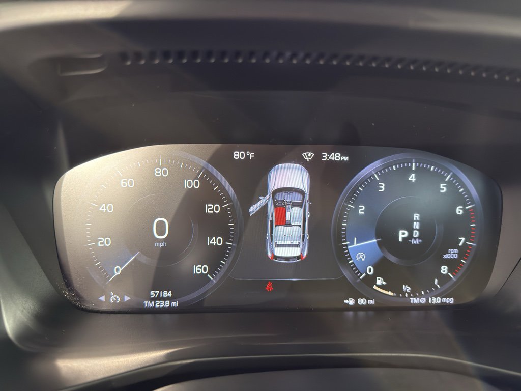 Used 2020 Volvo XC40 T4 Momentum image 23