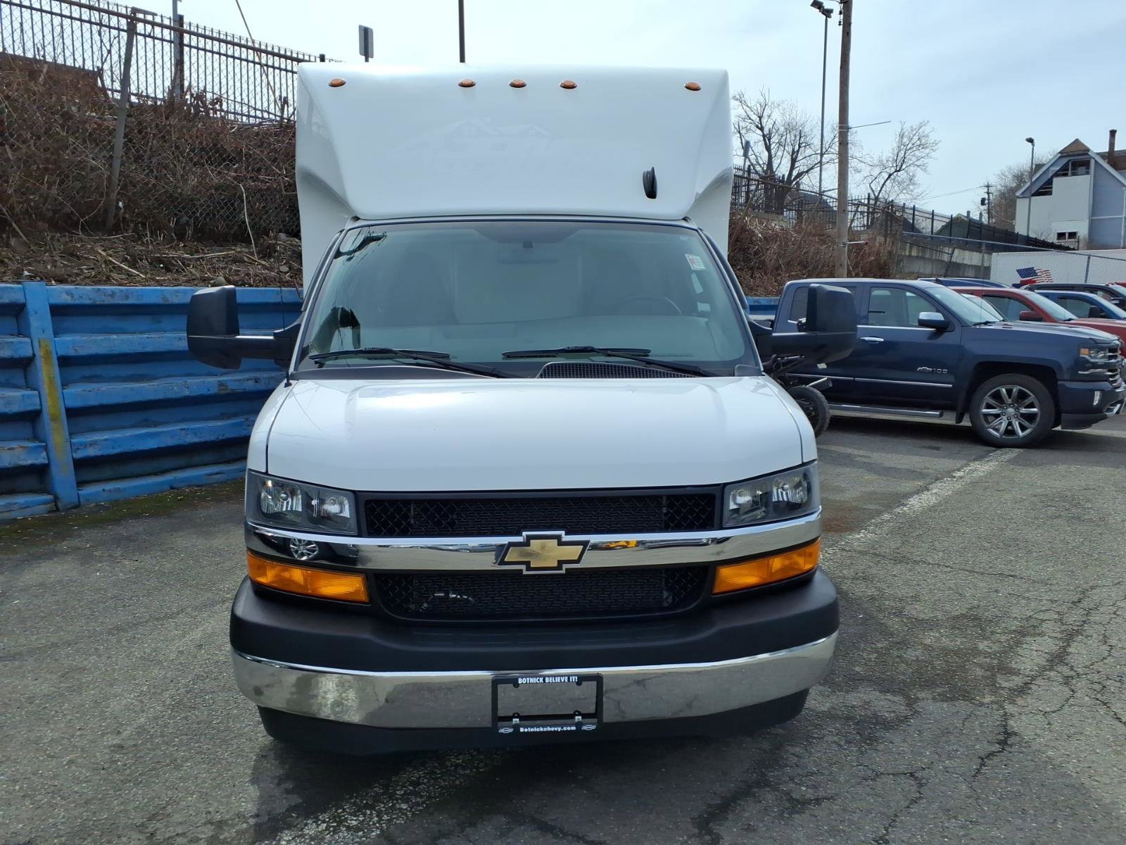 Used 2021 Chevrolet Express 3500 w/ Power Convenience Package image 2