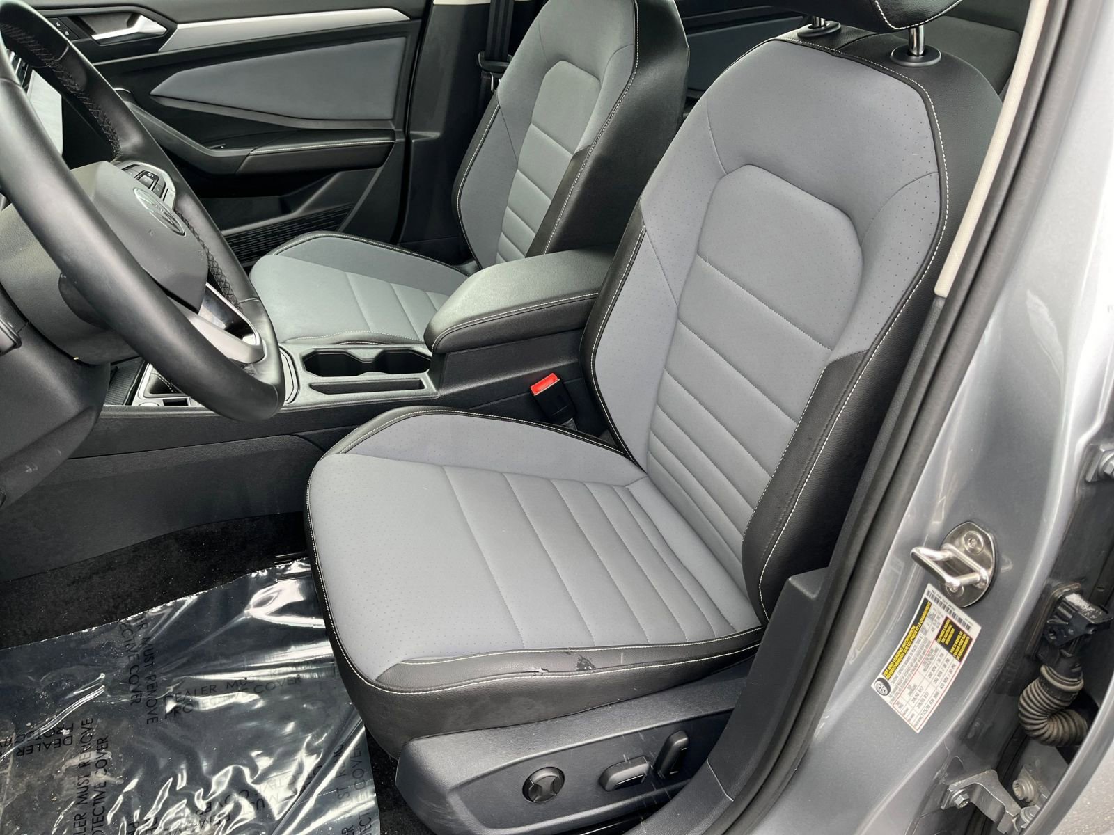 Used 2025 Volkswagen Jetta SE image 33