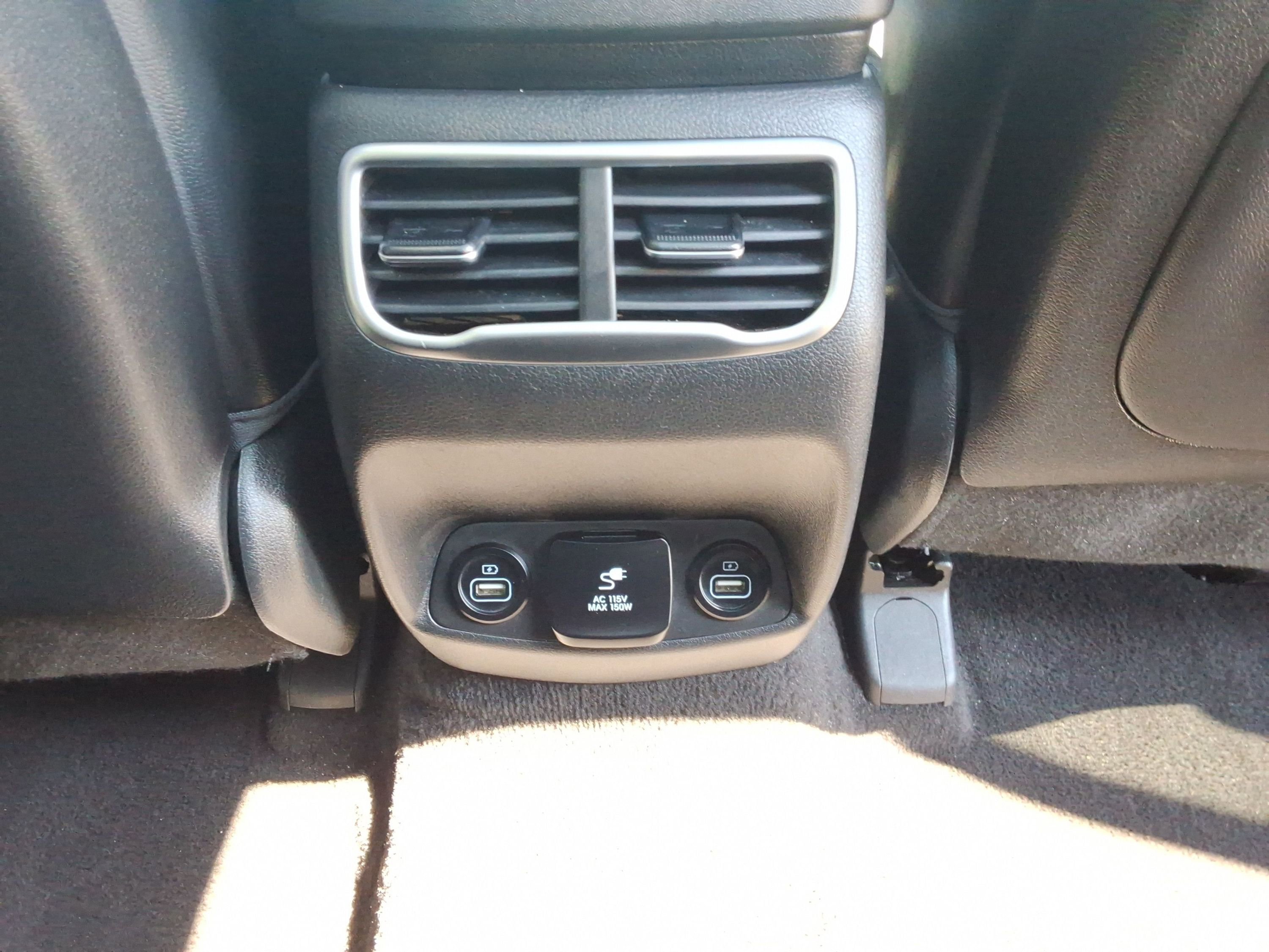 Used 2023 Hyundai Santa Fe Limited image 29