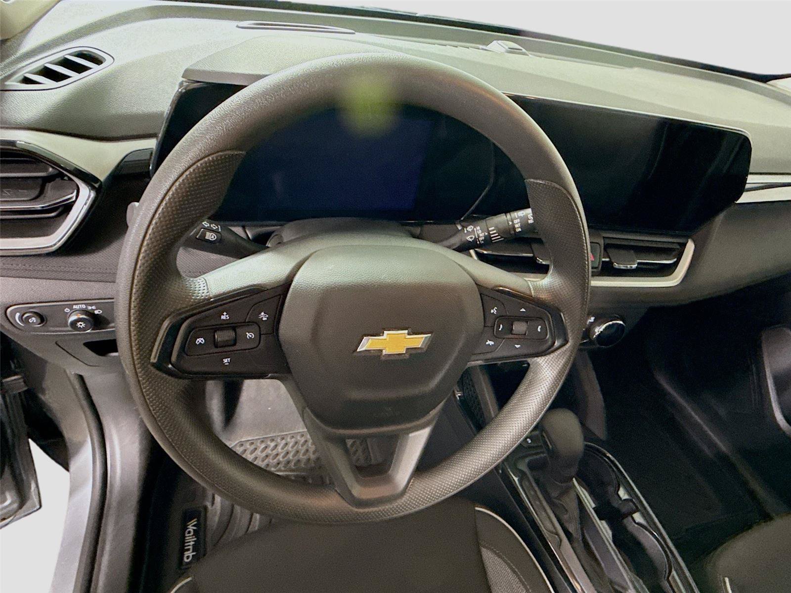 Used 2025 Chevrolet TrailBlazer LS w/ LS Convenience Package FWD image 5