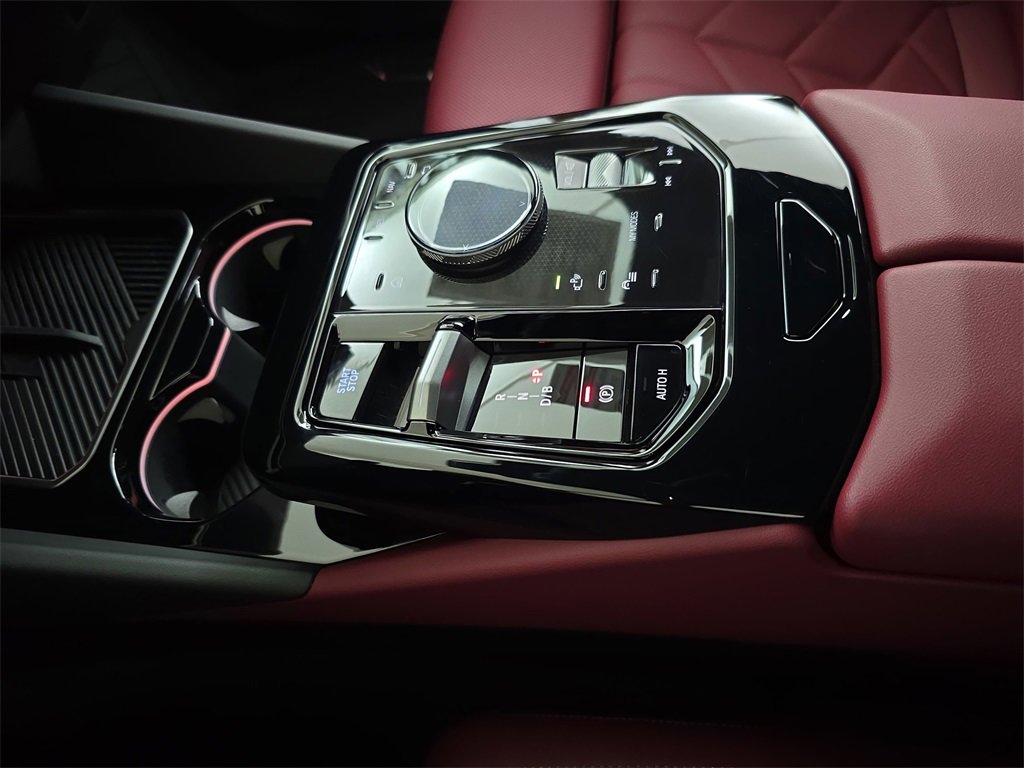 Used 2025 BMW i5 xDrive40 w/ Premium Package image 28