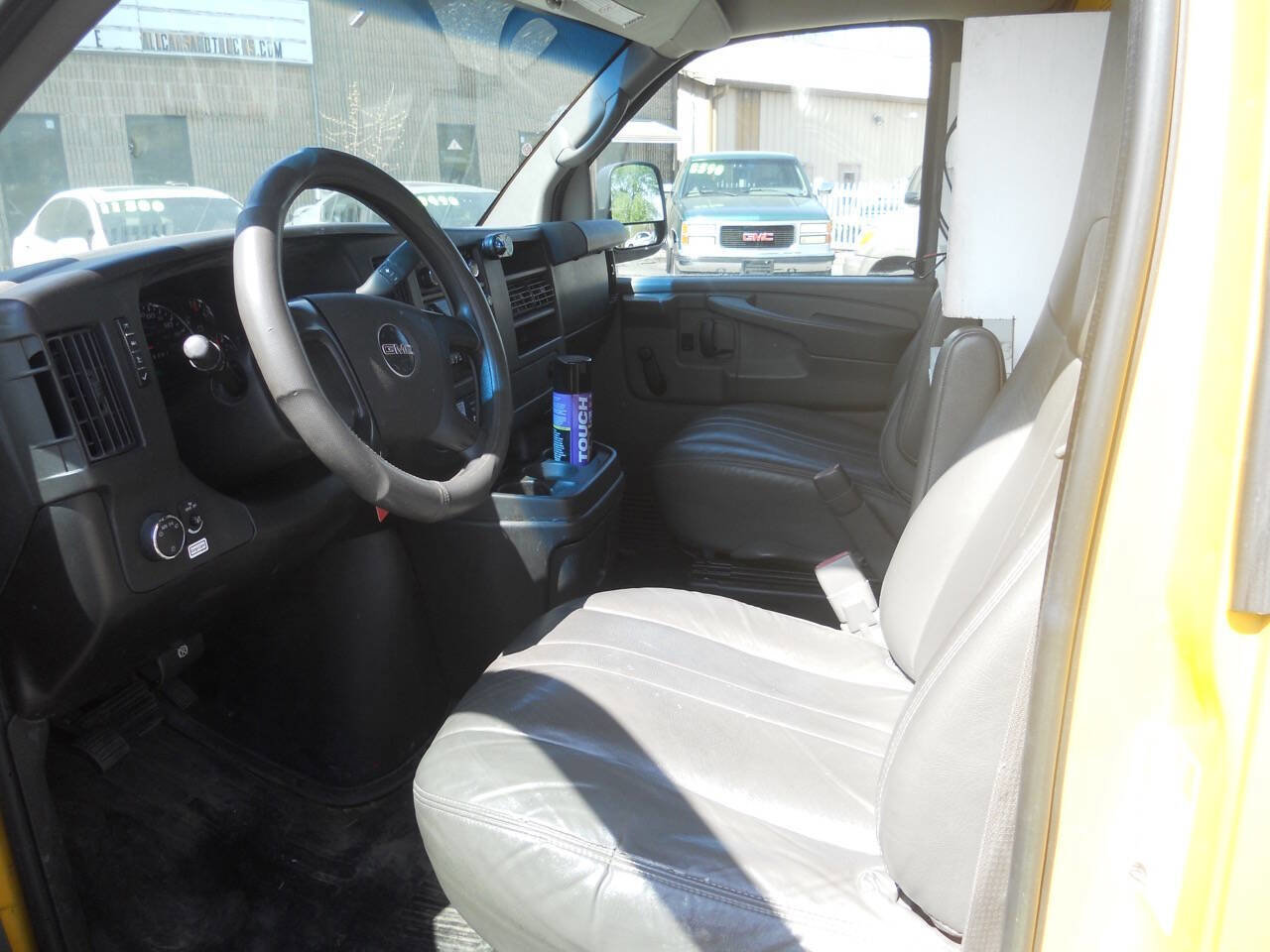 Used 2011 GMC Savana 3500 image 18