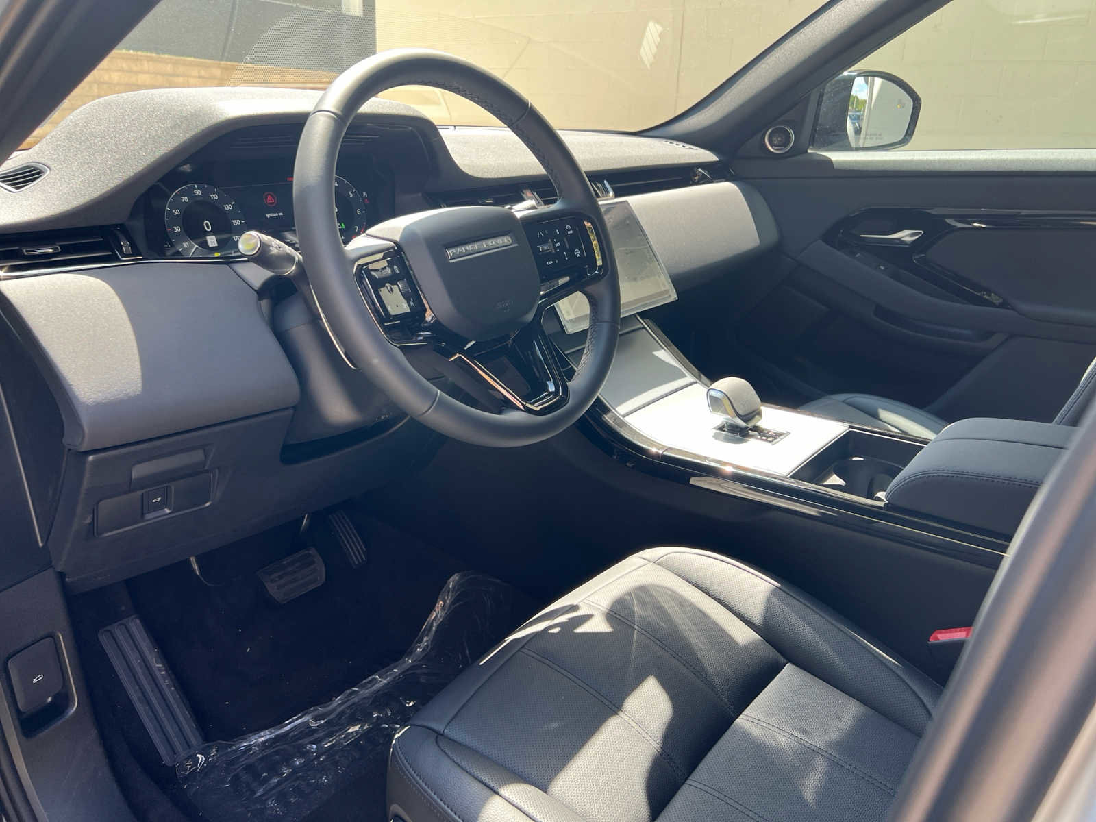 Used 2025 Land Rover Range Rover Evoque S image 12