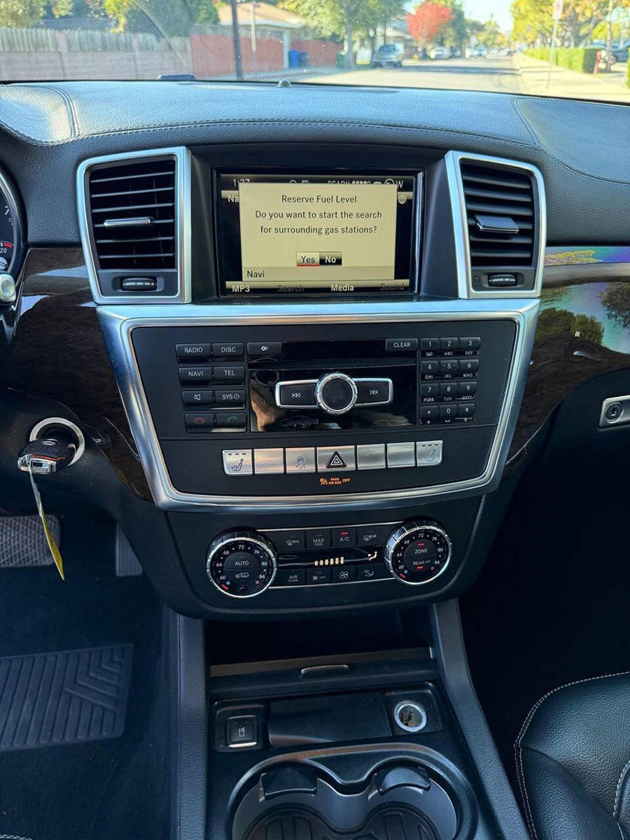 Used 2014 Mercedes-Benz GL 450 4MATIC w/ Lighting Package image 11