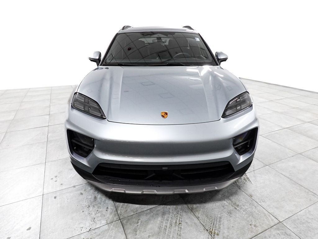 Used 2025 Porsche Macan 4 Electric AWD/4WD image 3