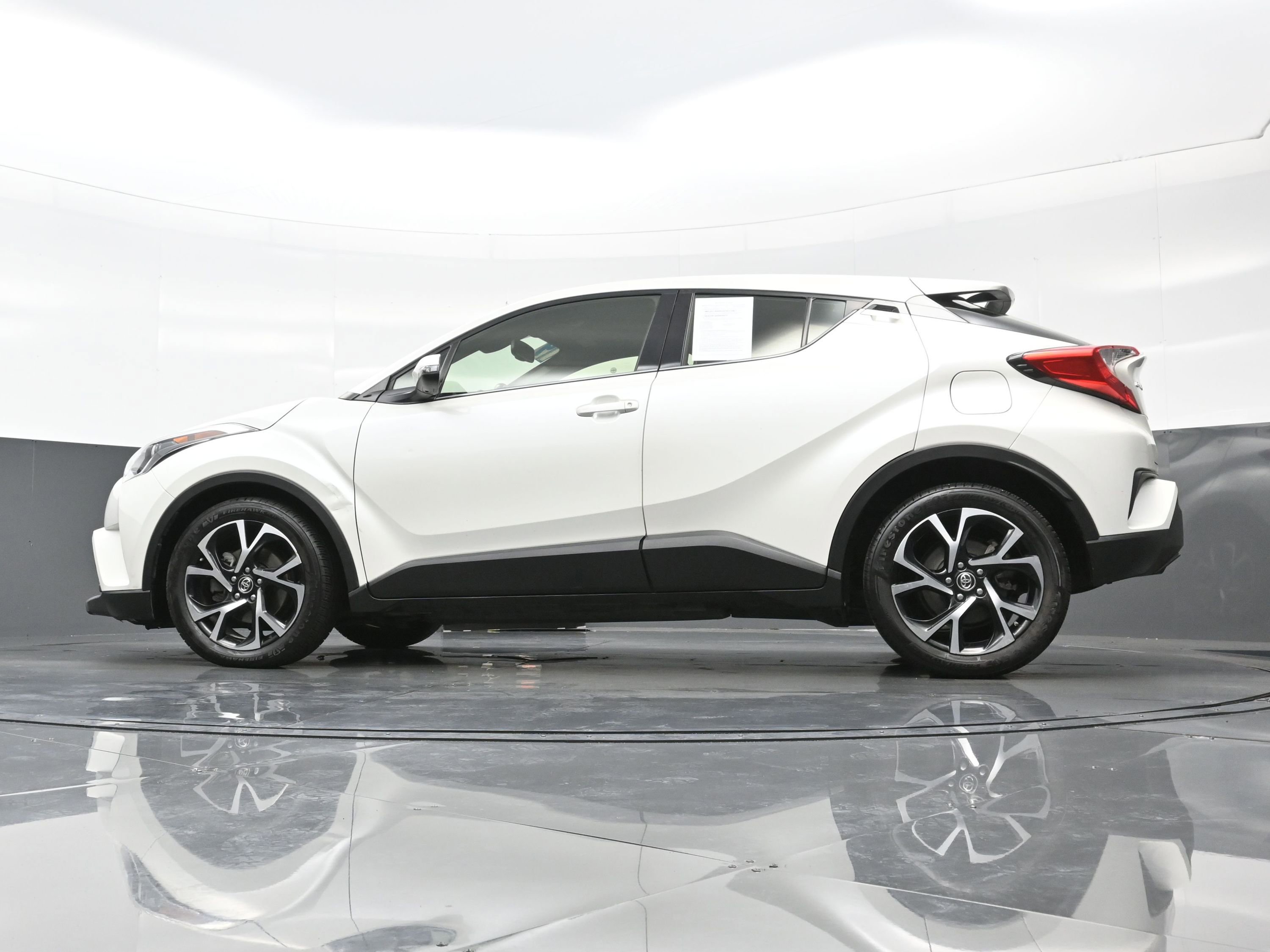 Used 2019 Toyota C-HR Limited image 27