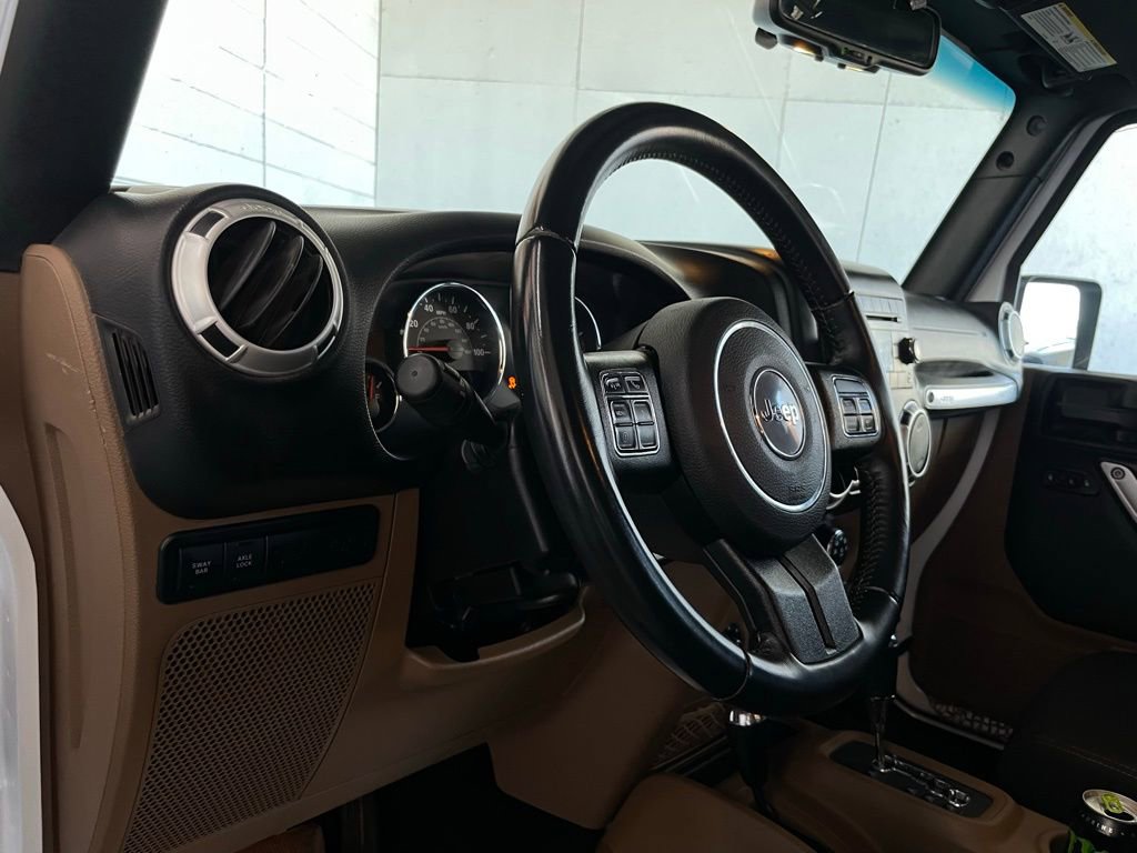 Used 2016 Jeep Wrangler Unlimited Rubicon w/ Connectivity Group image 11