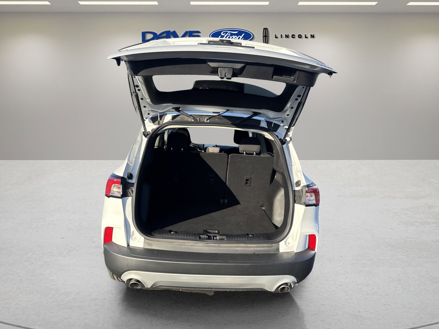 Used 2022 Ford Escape SE w/ Cold Weather Package image 16