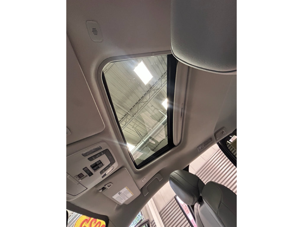 Used 2025 Toyota Sienna XLE FWD image 55