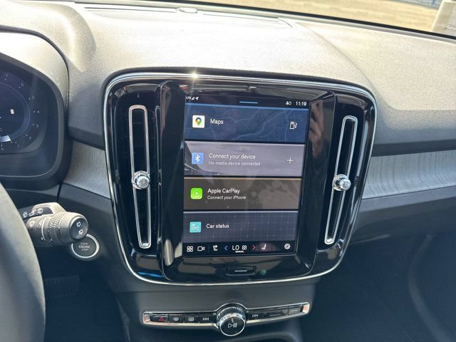 Certified 2025 Volvo XC40 B5 Core w/ Protection Package Premier AWD/4WD image 27