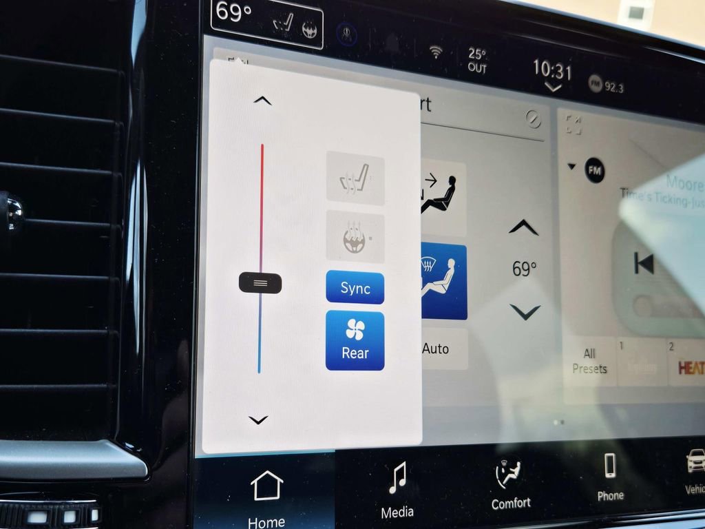 Used 2026 Chrysler Voyager LX image 29