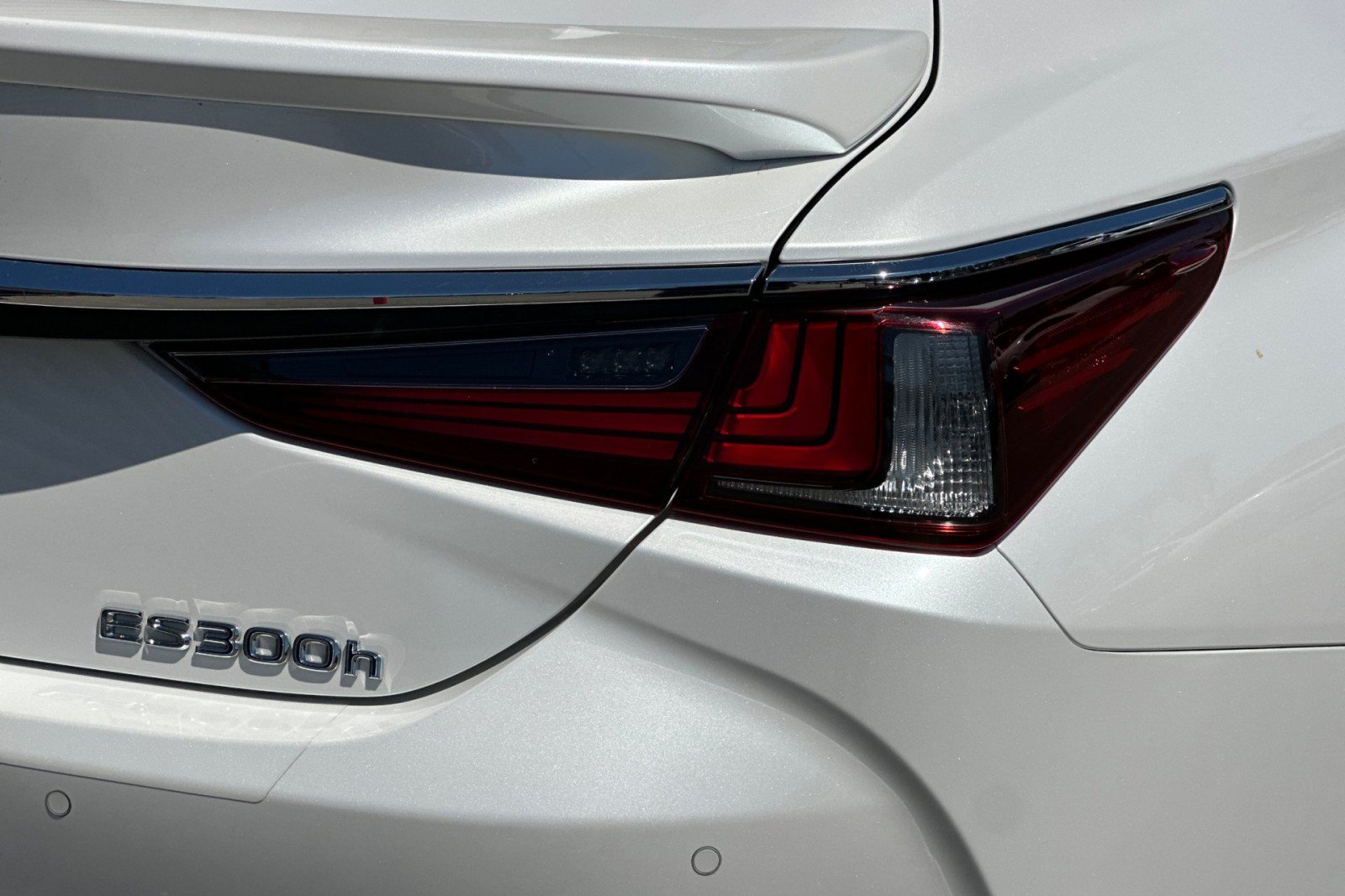 Used 2019 Lexus ES 300h Ultra Luxury w/ Accessory Package 2 FWD image 27