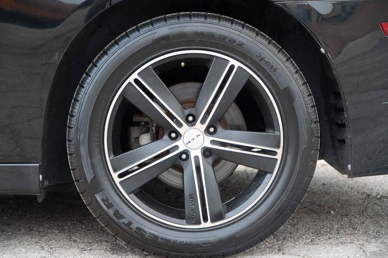 Used 2013 Dodge Charger SE RWD image 9