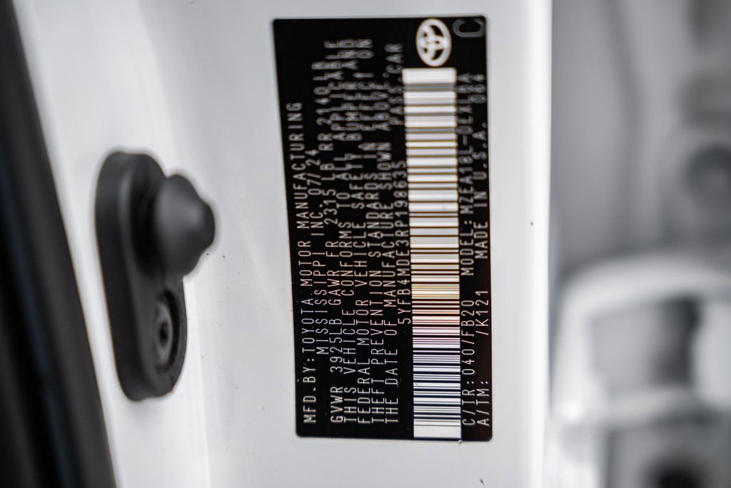 Used 2024 Toyota Corolla LE image 32