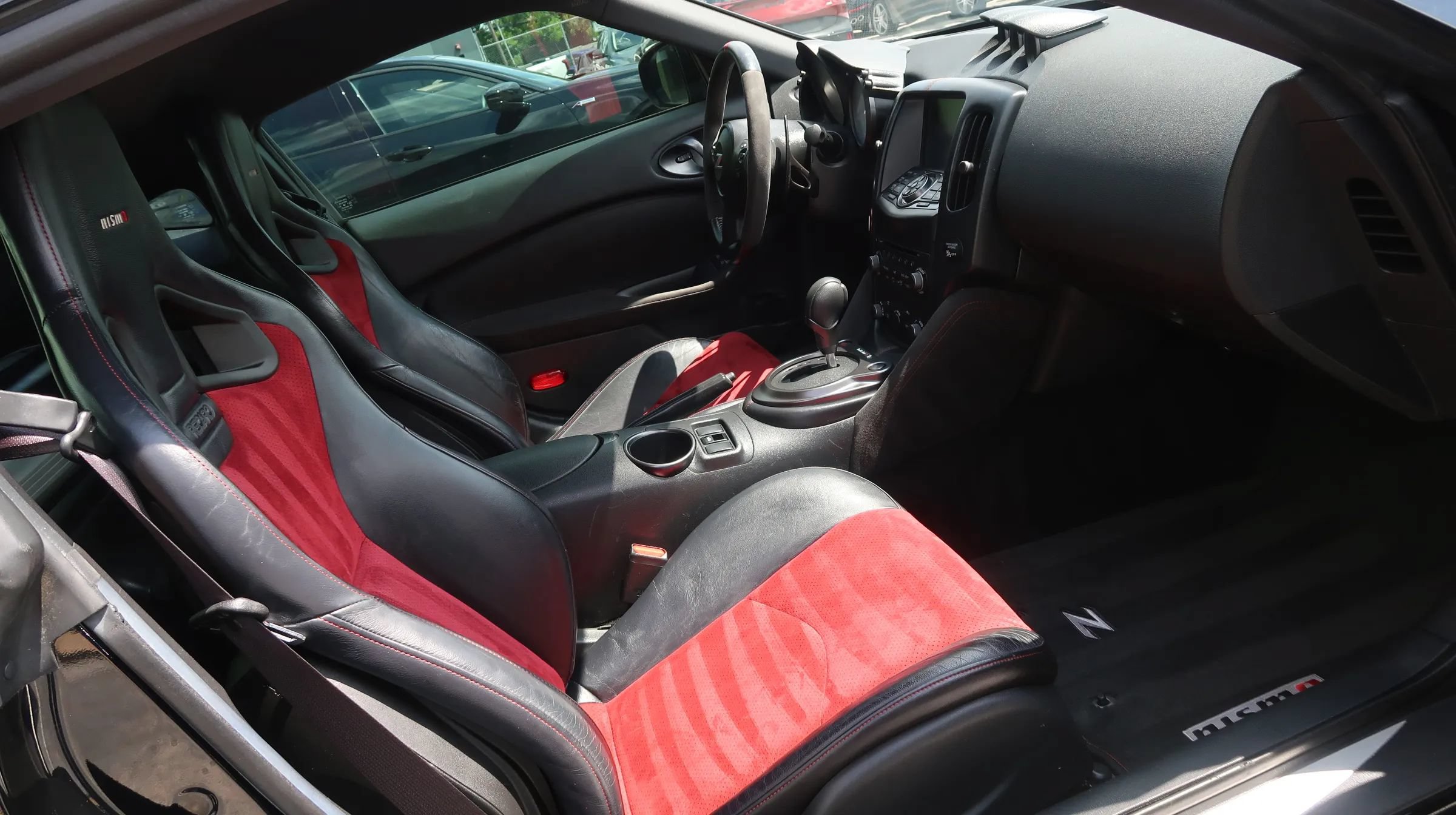 Used 2019 Nissan 370Z NISMO RWD image 19