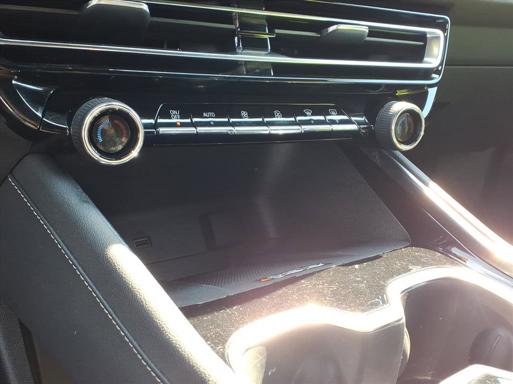 Used 2024 Chevrolet Traverse LT image 13