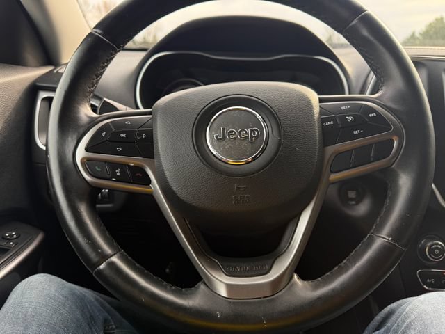Used 2019 Jeep Cherokee Latitude Plus AWD/4WD image 10