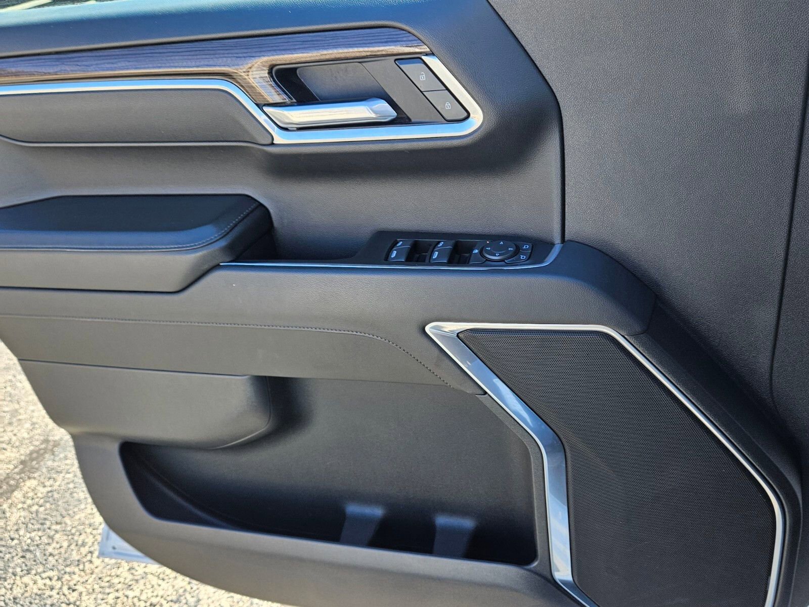 Used 2025 Chevrolet Silverado 1500 LT image 29