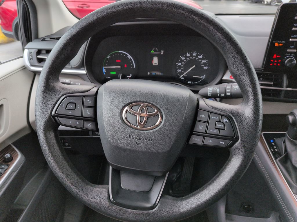 Used 2024 Toyota Sienna LE FWD image 14